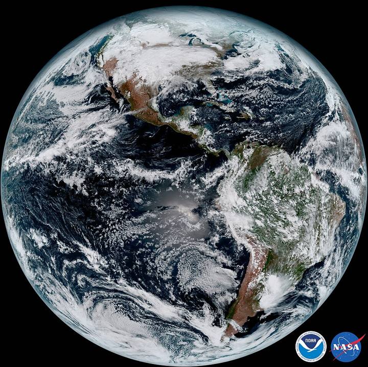 Imagem de satélite do continente americano visto do espaço