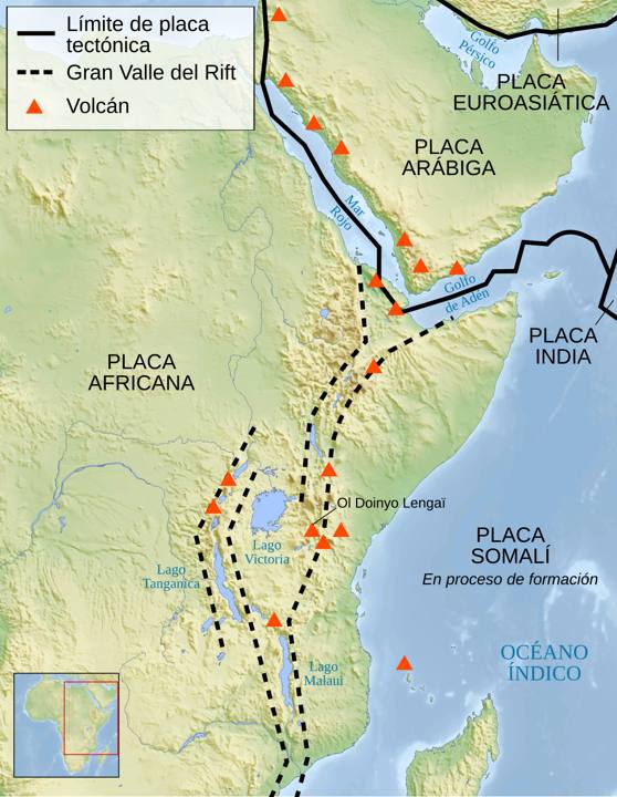 Mapa do Grande Vale do Rift, no leste da África, com limites de placas e vulcões (legenda em espanhol)
