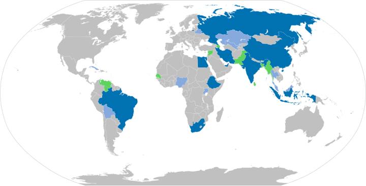 Mapa-múndi com os membros do BRICS, os países parceiros e os candidatos (2025)