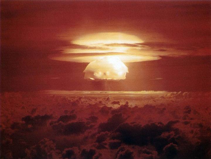 Explosão do teste nuclear americano Castle Bravo, em 1954