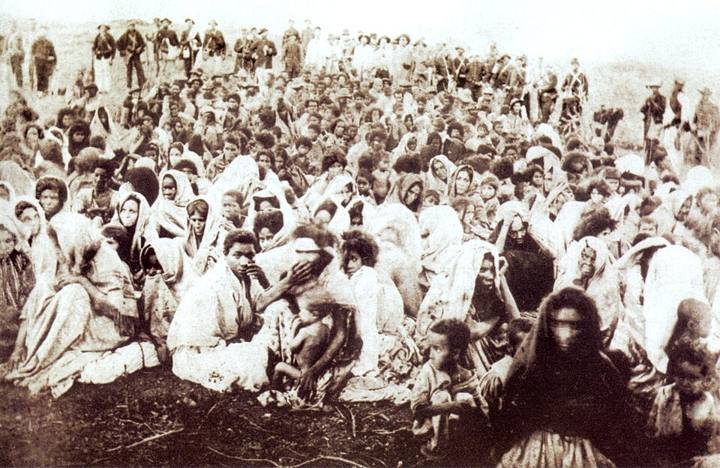 Prisioneiros de Canudos em 1897, em fotografia de Flávio de Barros