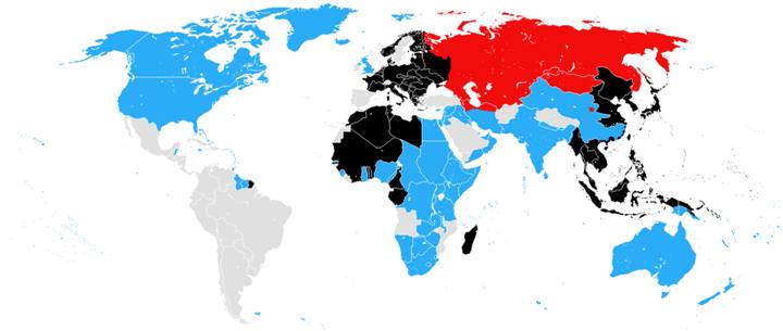 Mapa-múndi de junho de 1942: países do Eixo, Aliados e neutros em cores diferentes (legenda em inglês)